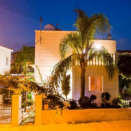 Myria, 3bd, Private Pool, Garden, Bbq, Near The In Kisonerga * Pafos