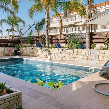 Myria, 3bd, Private Pool, Garden, Bbq, Near The In Kisonerga Pafos