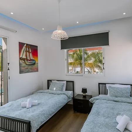 וילה Myria, 3bd, Private Pool, Garden, Bbq, Near The In Kisonerga פאפוס